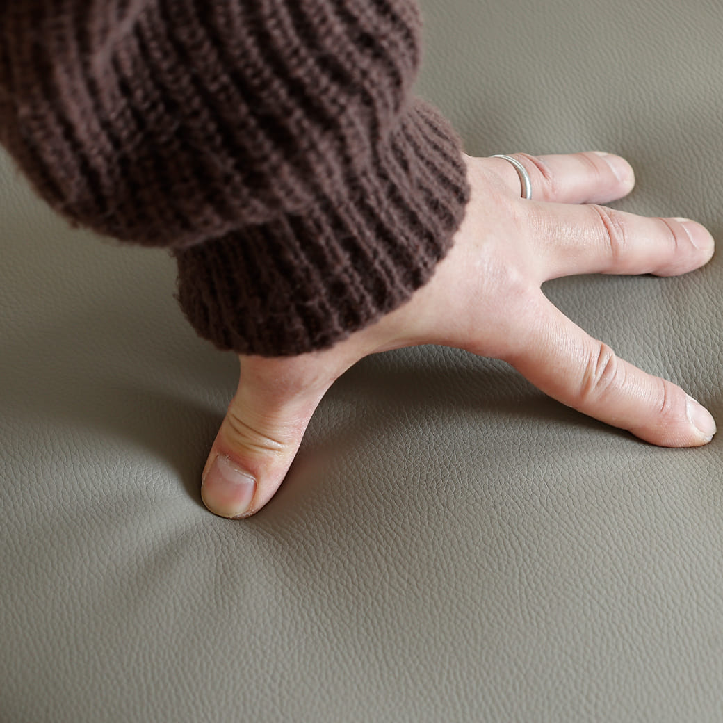 m-cc01 回転式ダイニングチェア