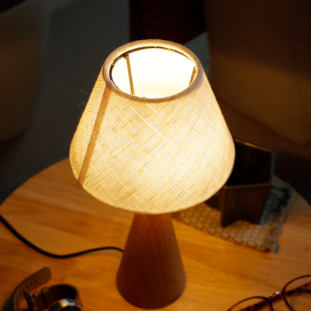 m-tl09 テーブルランプ tipo(ティポ) オーク支柱×ファブリックシェード