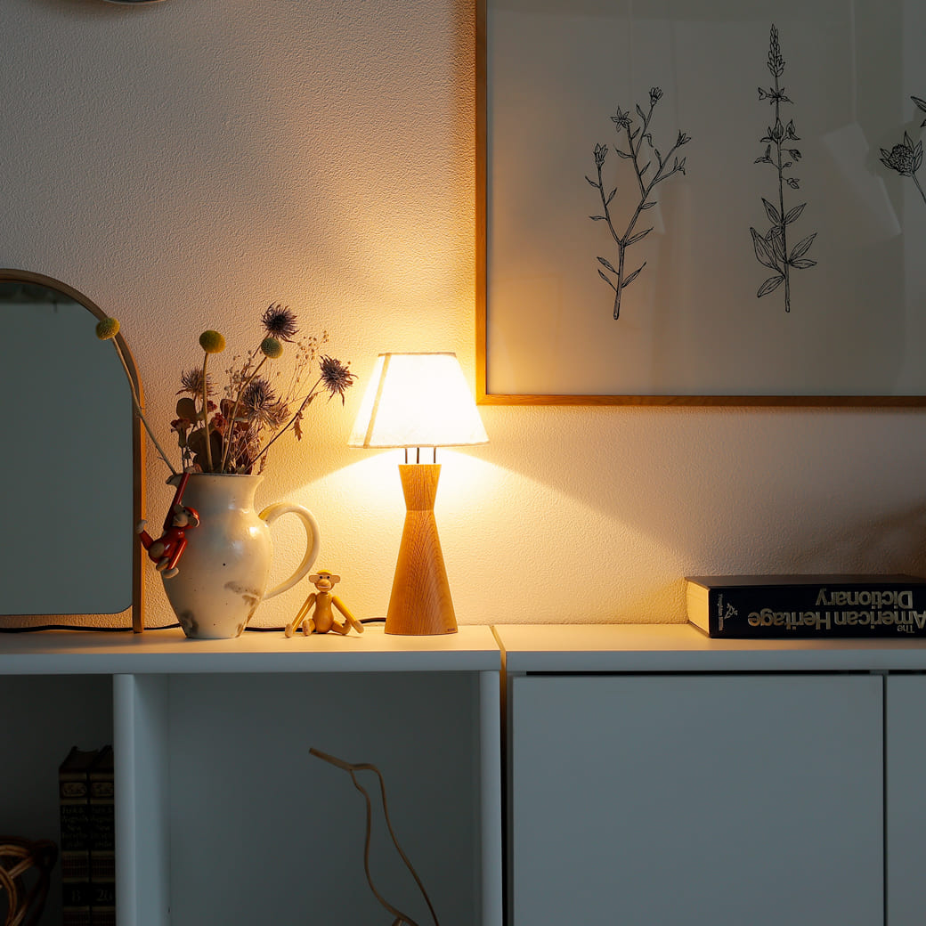 m-tl09 テーブルランプ tipo(ティポ) オーク支柱×ファブリックシェード