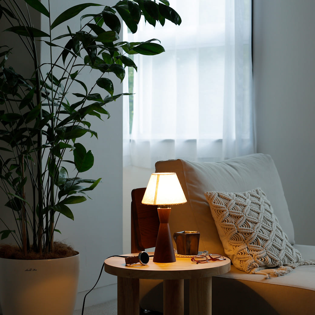 m-tl08 テーブルランプ tipo(ティポ) ウォールナット支柱×ファブリックシェード