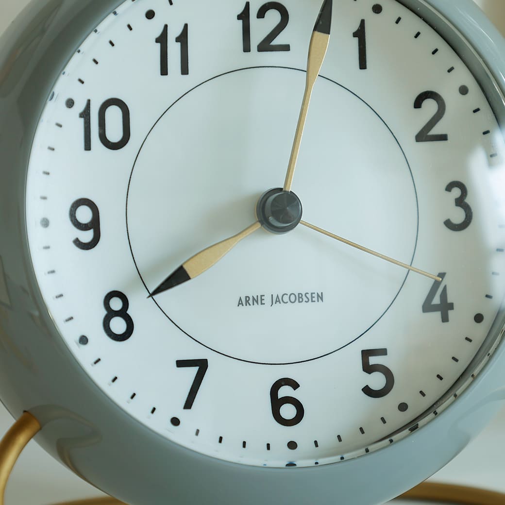 m - cl04 置き時計 Arne Jacobsen STATION グレー - miion|北欧ナチュラルモダン家具・インテリア通販 miion(ミオン)