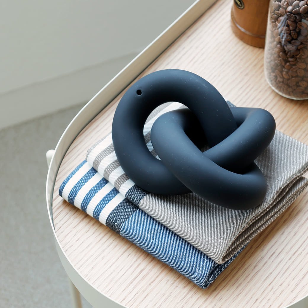 m - ob02 Cooee Design (クーイーデザイン) Knot Table (ノットテーブル) Large ブラック - miion|北欧ナチュラルモダン家具・インテリア通販 miion(ミオン)