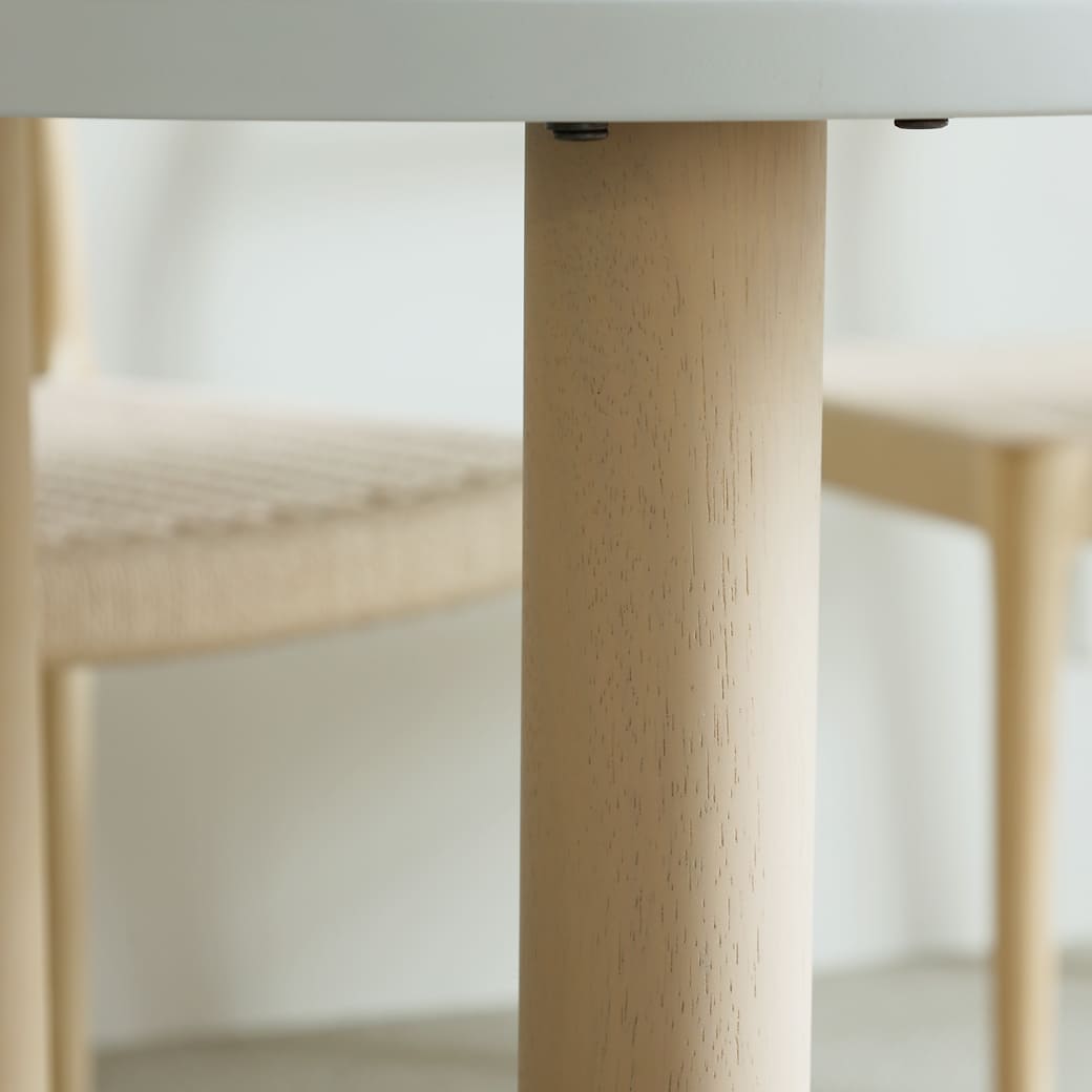 脚は直径7.5cm