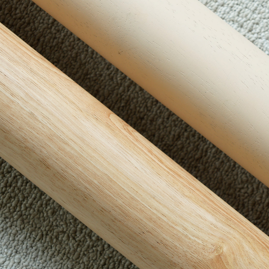 脚のオークカラーとナチュラルカラーの違いをご説明します。