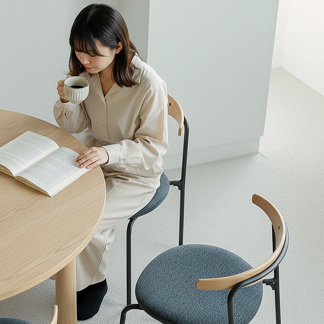 毎日の食卓に、静かな上質感を。チャコールグレーカラーの国産ダイニングチェア - miion｜北欧ナチュラルモダン家具・インテリア通販 miion（ミオン）