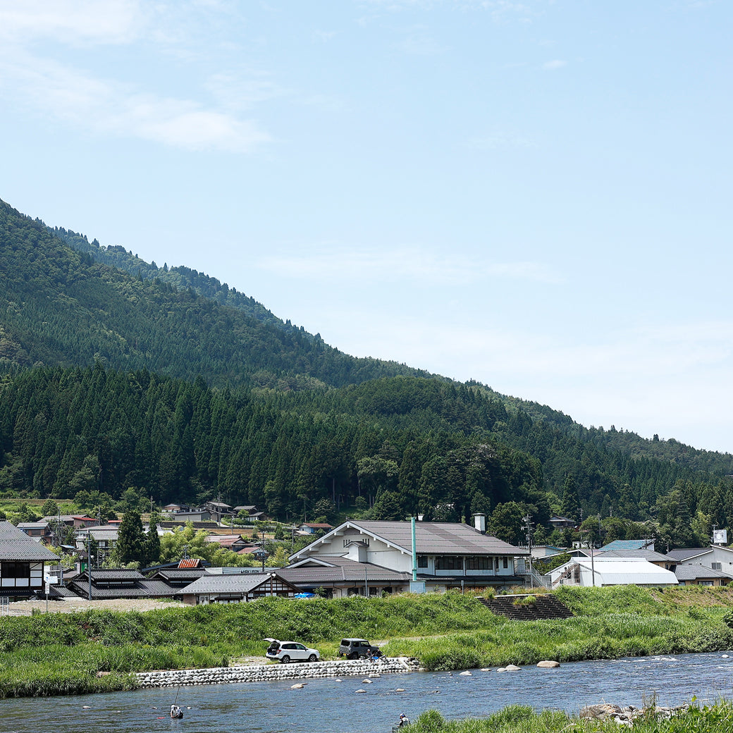 miionオリジナルテーブルの岐阜での製造工程レポート