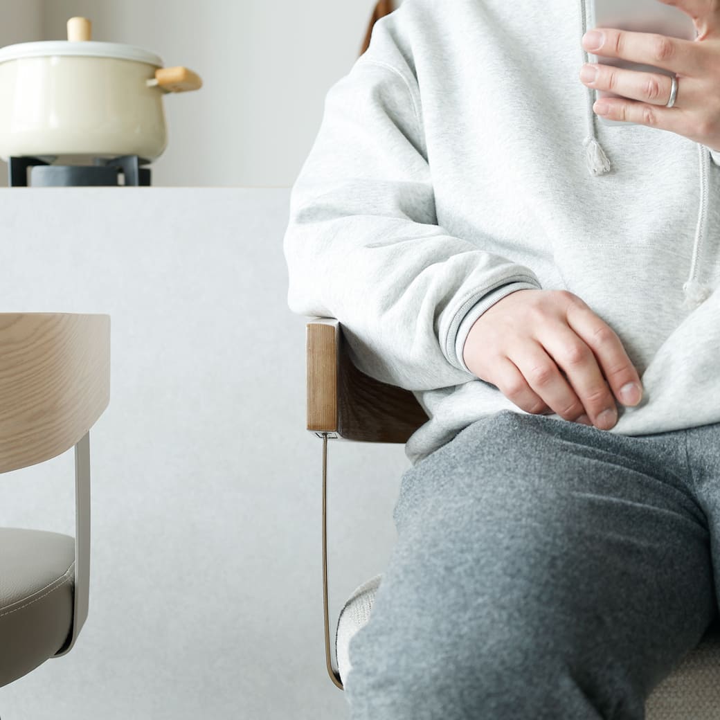 m-cc01 回転式ダイニングチェア