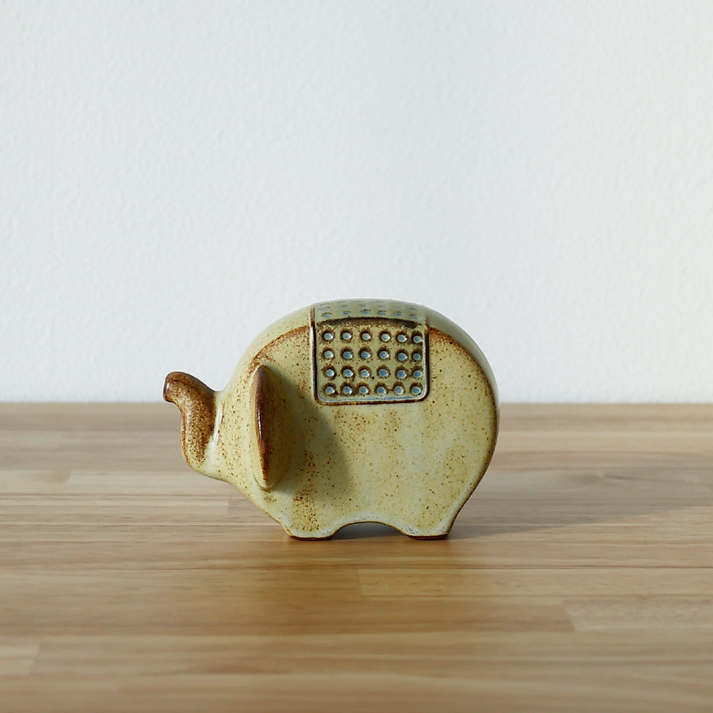 m-ob06 かしわ窯　Ornament An elephant type:flat